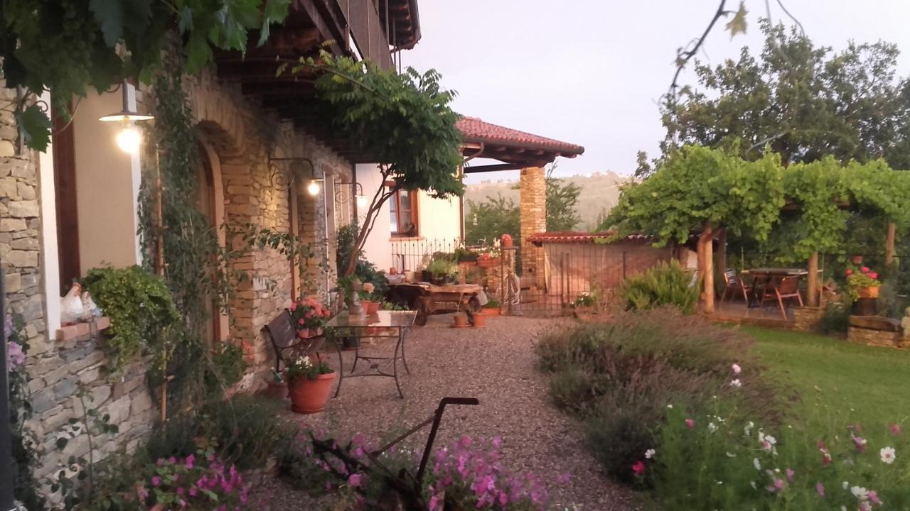 Magiche Langhe Bed & Breakfast Paroldo ภายนอก รูปภาพ